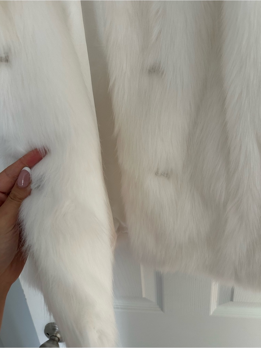 Express Women's White Faux Fur Coat - Picture 3 of 4